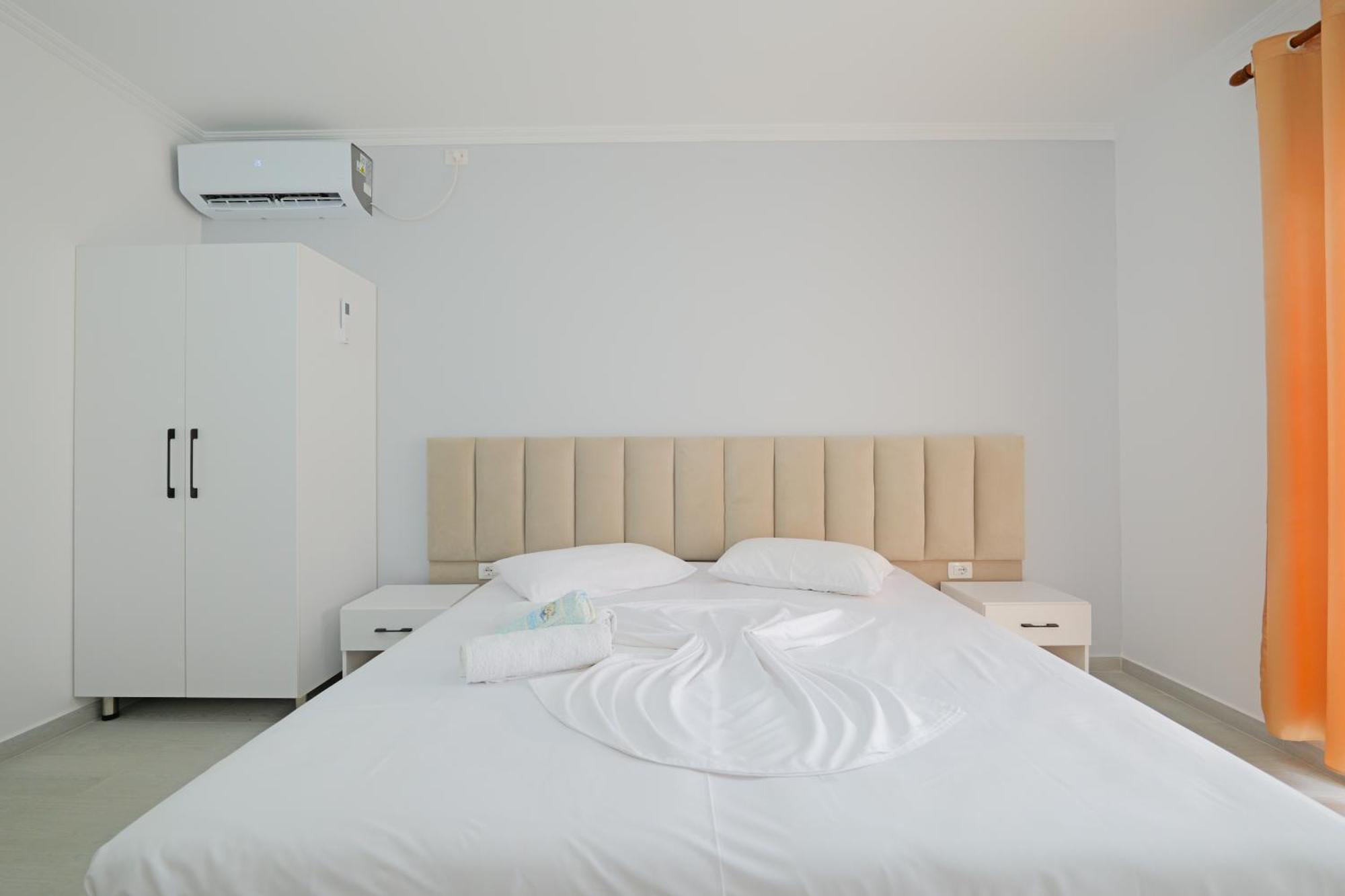 Vila Marina Apartments Sarandë Exterior foto
